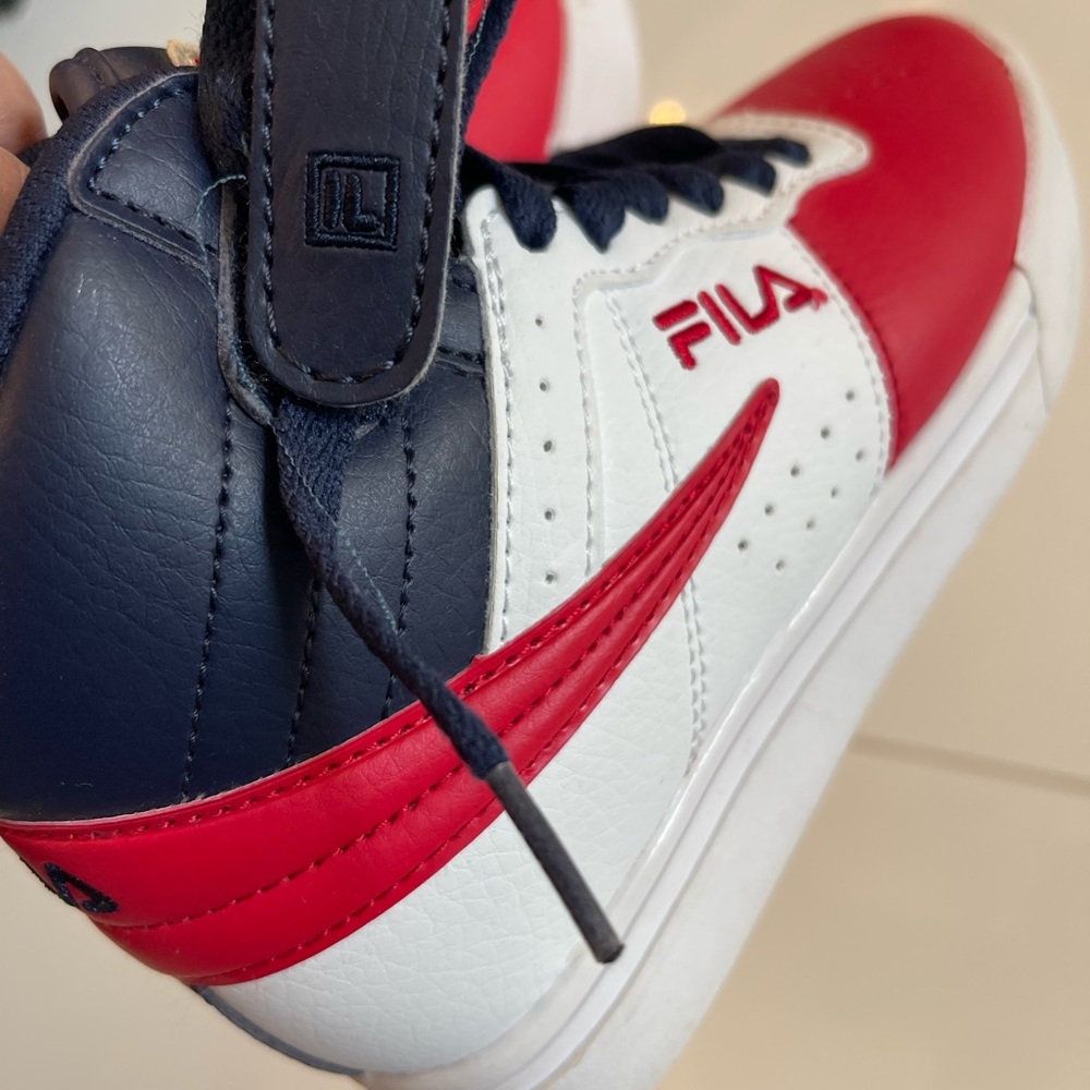Fila - Picture 2 of 4
